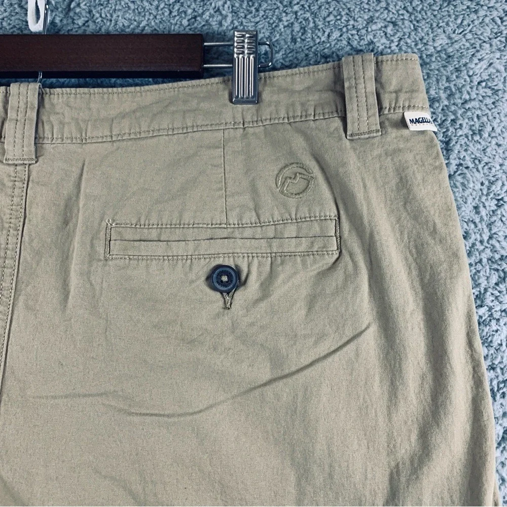 Magellan Outdoors Shorts Men's Flat Front Cotton Blend Khaki Size 40W Inseam 10